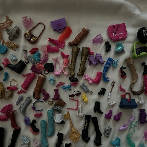 Barbie Shoes and Accessories - Over 125 pieces - Lot As Is - Picture 9 of 12